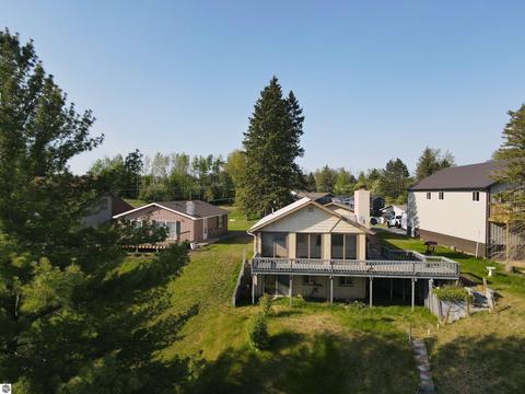 755 Sunset Dr, Lupton, MI 48635