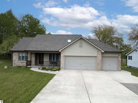 4611 Elm Dr, West Branch, MI 48661