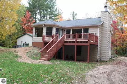 747 NE Songbird Ln, Kalkaska, MI 49646