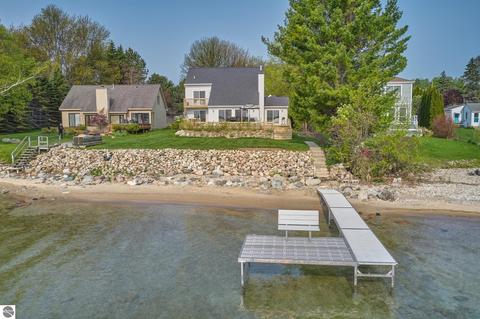 5917 S Cummings, Suttons Bay, MI 49682