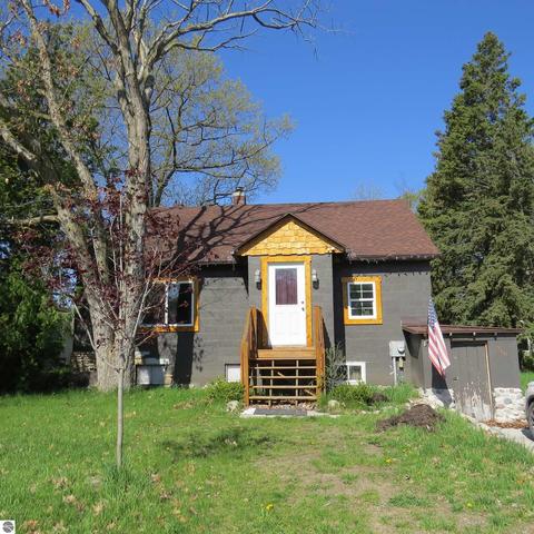718 Barlow St, Traverse City, MI 49686