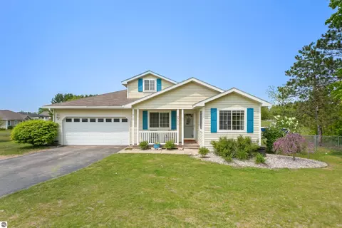 4561 Choice Cir, Traverse City, MI 49685