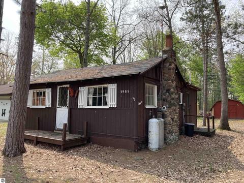 3989 W Rose City Rd, West Branch, MI 48661