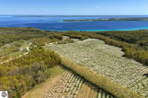 1867 N Blue Water Ct, Suttons Bay, MI 49682