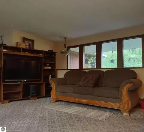 3139 Bischoff Dr, Harrison, MI 48625 photo 2