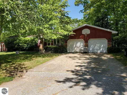 3139 Bischoff Dr, Harrison, MI 48625