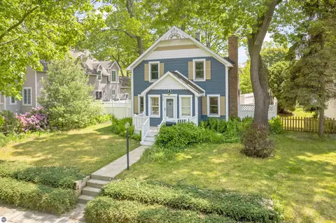 842 Washington St, Traverse City, MI 49686