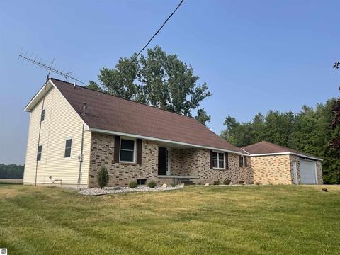 1310 Wyatt Rd, Standish, MI 48658