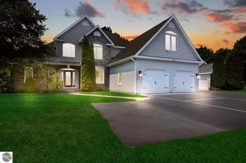 5081 Hidden Gln, Traverse City, MI 49684