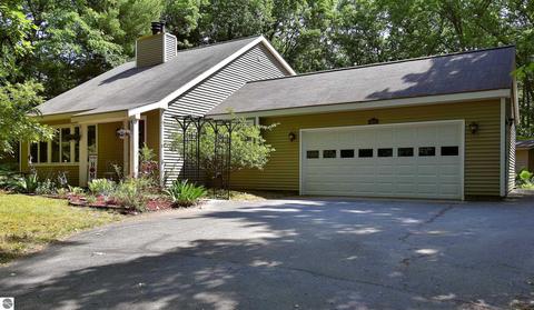 4454 E Timberwood, Traverse City, MI 49686