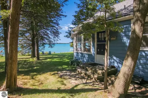 8834 Cedar St, Rapid City, MI 49676