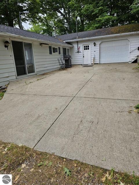 2463 Portland St, Crystal, MI 48818