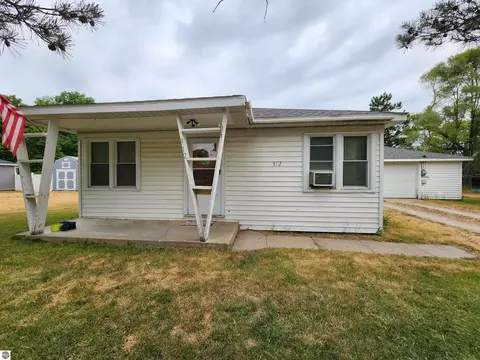 312 John St, Clare, MI 48617