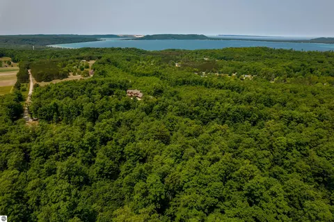 000 W Glen Lake Highlands Dr, Maple City, MI 49664