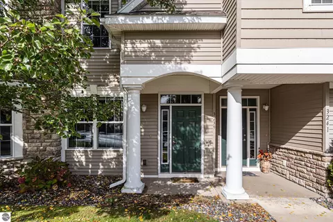 3239 Wexford Dr, Traverse City, MI 49685