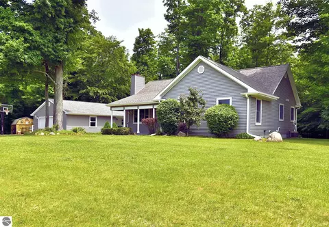 7669 Rahe Rd, Kingsley, MI 49649