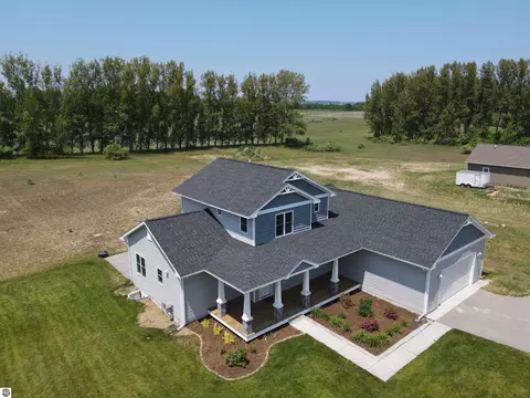 1546 S Montmorency Ln, Suttons Bay, MI 49682