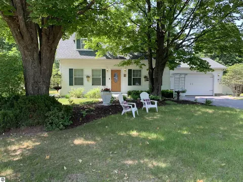 2178 Arthur Ct, Traverse City, MI 49685