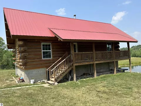 9608 19 Mile Rd, Tustin, MI 49688