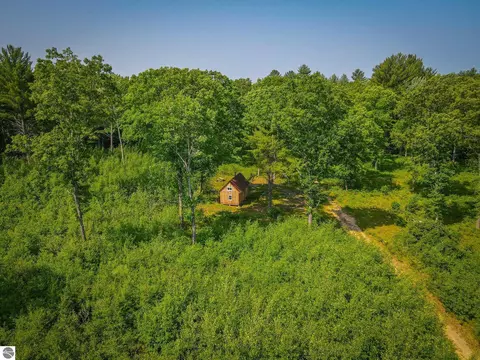 15016 12 Mile Rd, Wellston, MI 49689