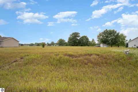 1059 Isabella Vista Dr, Lake Isabella, MI 48893