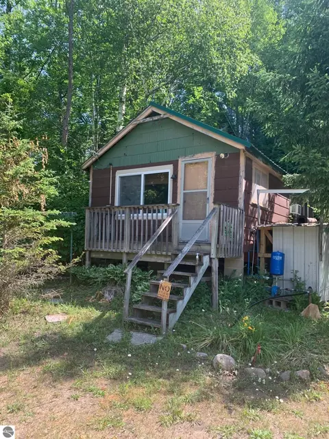 5319 S Lakeview, West Branch, MI 48661