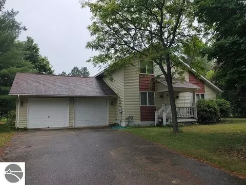 211 Randall Ave, Mio, MI 48647