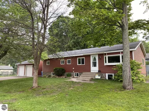1902 Orchard, Marquette, MI 49855