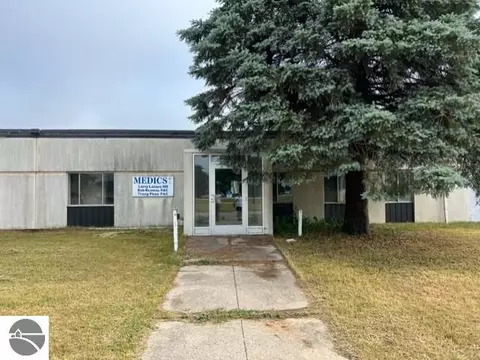 1131 Howard City Edmore Rd, Edmore, MI 48829