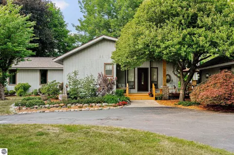 125 Mitchell Dr, Elk Rapids, MI 49629
