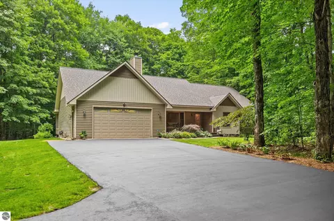 5862 Galvin Rd, Traverse City, MI 49684