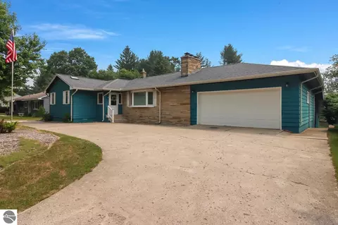 1438 Peninsula Dr, Traverse City, MI 49686
