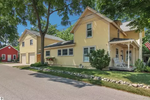 715 Sixth St, Traverse City, MI 49684