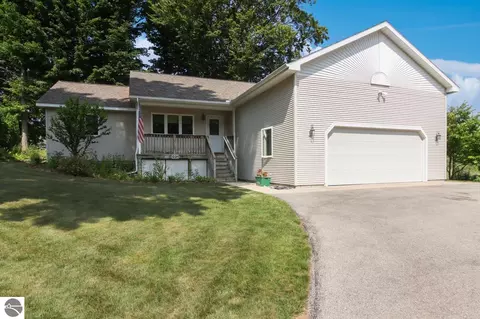 1225 Birmley Estate Dr, Traverse City, MI 49696