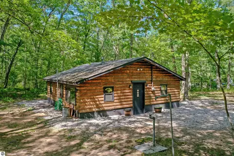4656 James St, Wellston, MI 49689