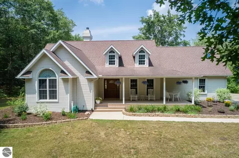 2910 Ginger Dr, Coleman, MI 48618