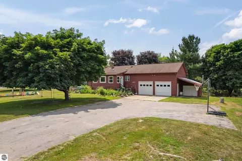377 Keystone Dr, Traverse City, MI 49696