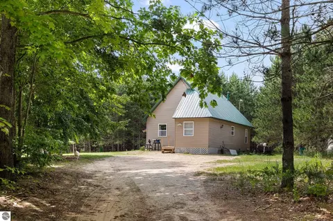 9742 SW Puffer Rd, South Boardman, MI 49680