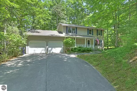 4416 W Timberwood Dr, Traverse City, MI 49686