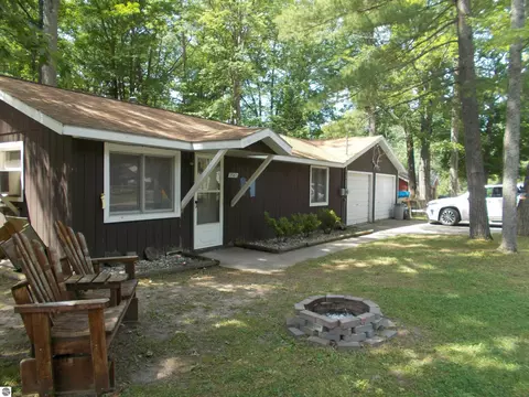 3582 Lakeside Dr, Lupton, MI 48635
