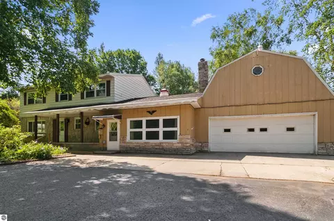 8850 E 30 12 Rd, Cadillac, MI 49601