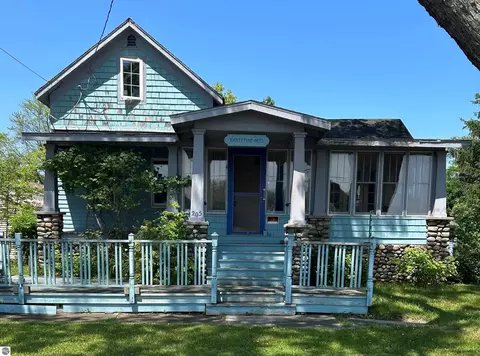 205 E Third St, Northport, MI 49670