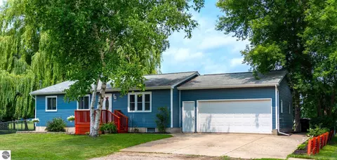 3875 Elizabeth St, Rosebush, MI 48878