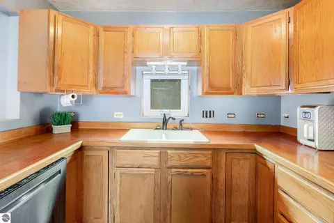 406 W Main St, Maple Rapids, MI 48853 photo 6