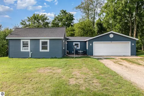 406 W Main St, Maple Rapids, MI 48853
