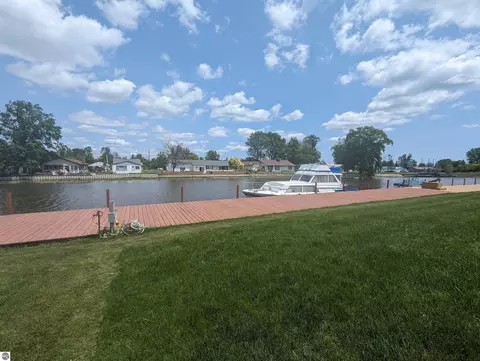 2947 Midshipman Dr, Au Gres, MI 48703