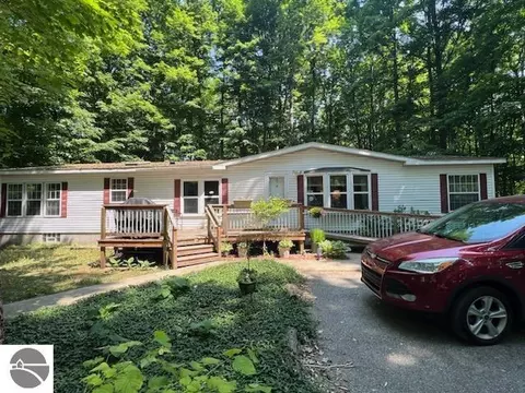 4632 E Mobile Trl, Traverse City, MI 49685