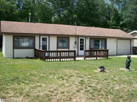 9122 Manistee Rd, Saint Helen, MI 48656