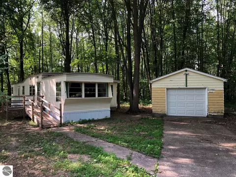 8935 Springside Dr, Mancelona, MI 49659