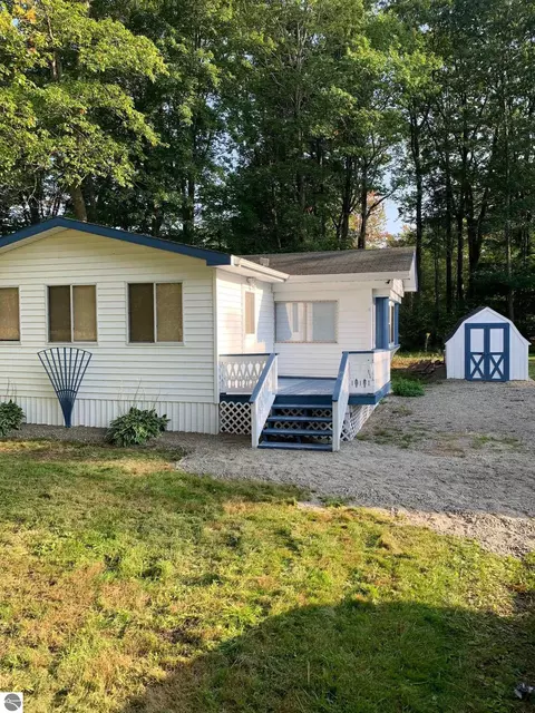 4110 Anne St, Au Gres, MI 48703